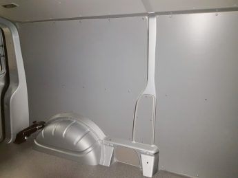 Laadruimte bescherming (LaLvRa), multiplex 6 mm. lichtgrijs gelakt, ex. deurpanelen